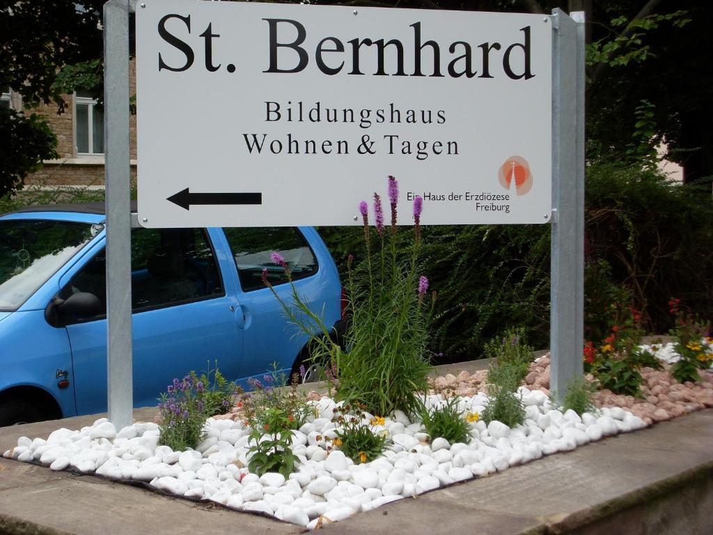 מלון ראסטאט Bildungshaus St. Bernhard - Wohnen Und Tagen מראה חיצוני תמונה